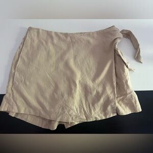 Old Navy Tan Wrap Skorts with pockets SZ M